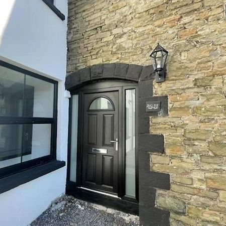 Spacious Two Bedroom Apartment With Valley Views Abertillery Εξωτερικό φωτογραφία