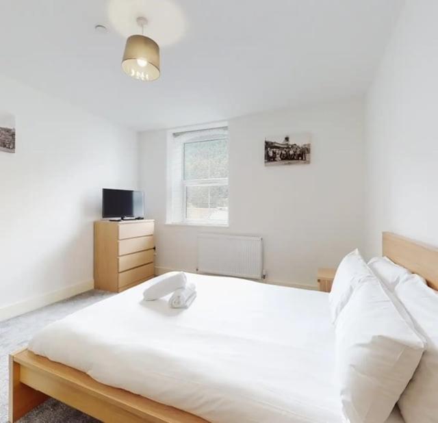 Spacious Two Bedroom Apartment With Valley Views Abertillery Εξωτερικό φωτογραφία