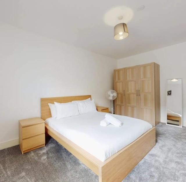 Spacious Two Bedroom Apartment With Valley Views Abertillery Εξωτερικό φωτογραφία