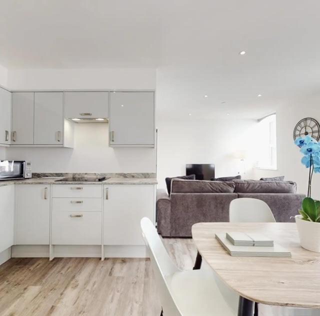 Spacious Two Bedroom Apartment With Valley Views Abertillery Εξωτερικό φωτογραφία